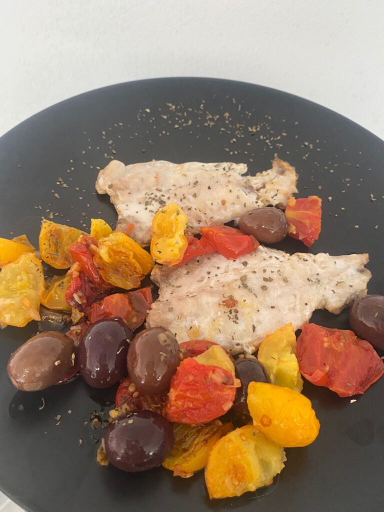 mormore in padella con pomodorini e olive