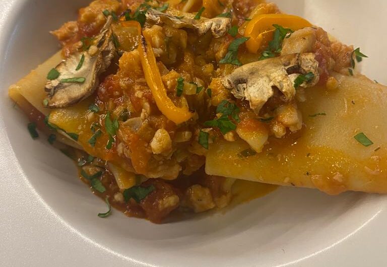 Paccheri con scorfano e funghi