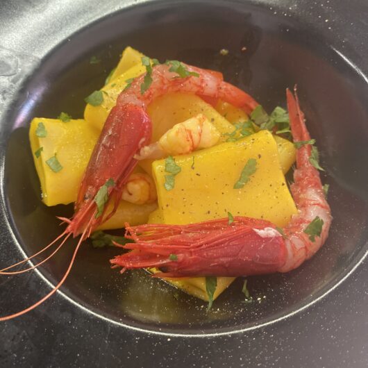 Pasta allo zafferano e gamberi rossi di Sicilia
